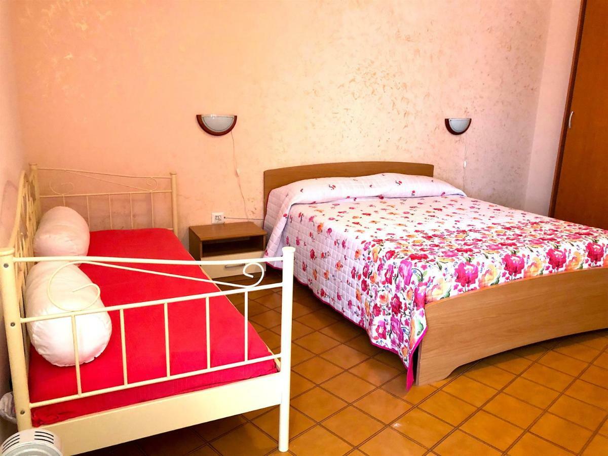 Apartment Romina Tergu Bagian luar foto