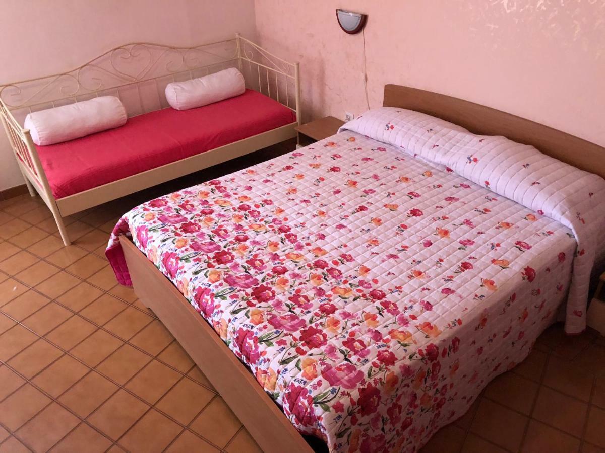 Apartment Romina Tergu Bagian luar foto